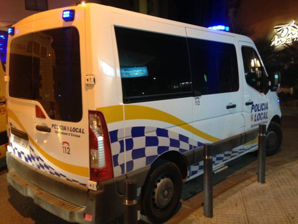 La Policía denuncia a dos conductores ebrios tras perseguirles por las calles de Vila