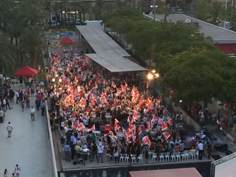 Acto del PSOE en la plaza Primero de Mayo