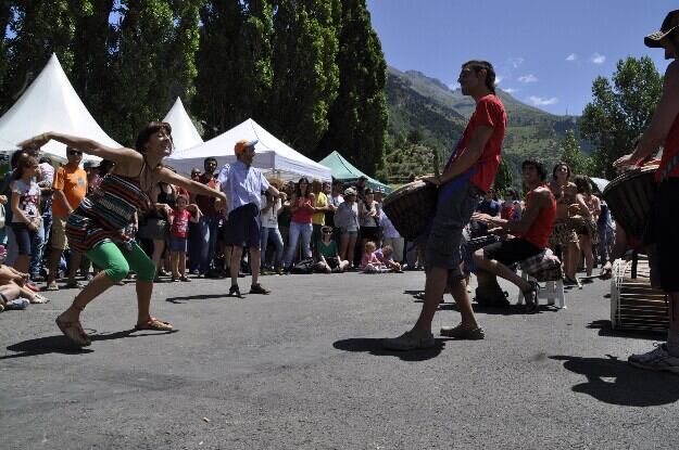 Teatro, circo o actuaciones musicales gratuitas que tienen lugar en el pueblo de Sallent, en Formigal y en la frontera del Portalet