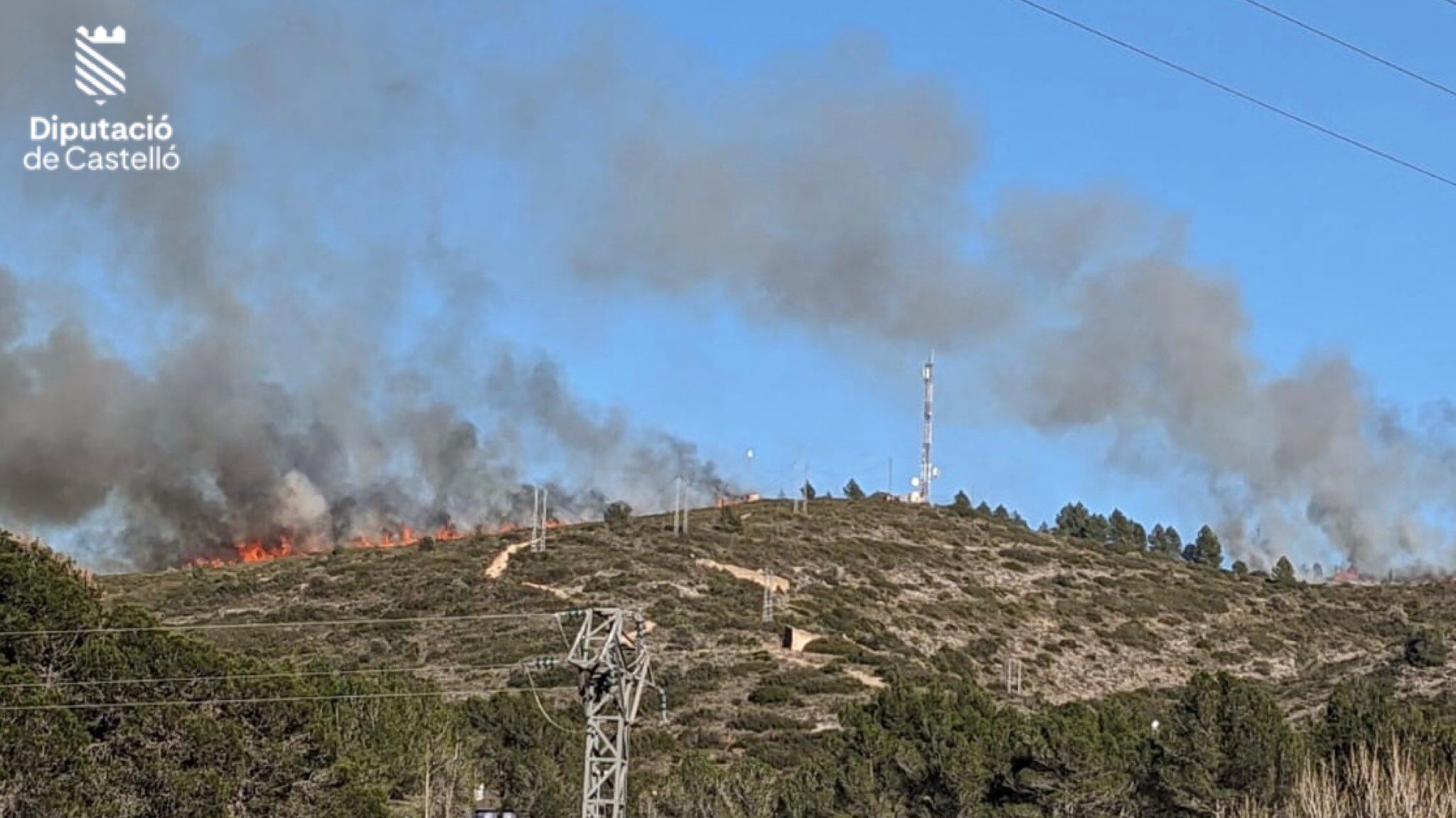 Imagen del incendio forestal originado en Les Coves de Vinromà