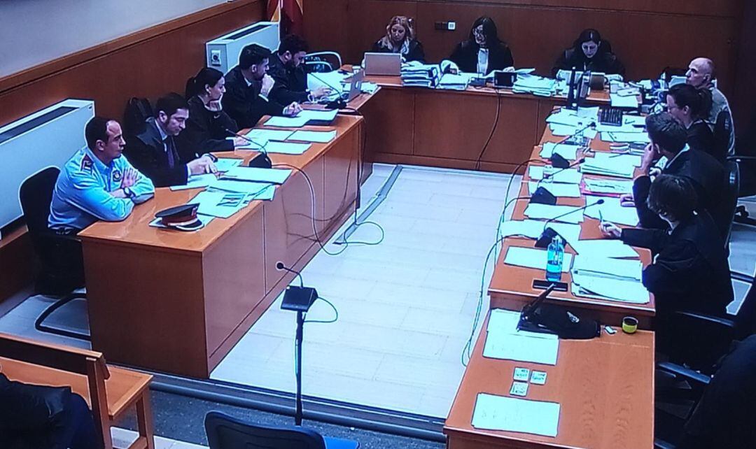 Jordi Arasa vestit amb uniforme de mosso durant el judici