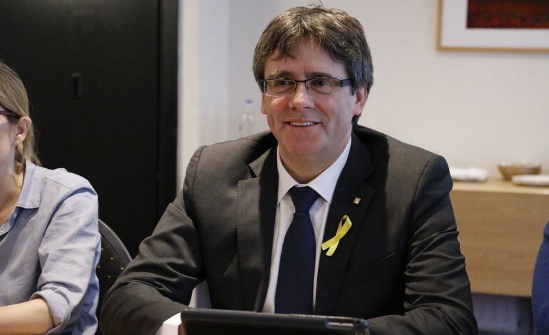 Carles Puigdemont durante una reunión con su grupo celebrada en Bruselas