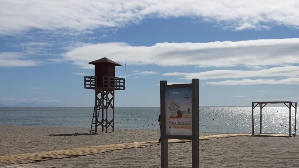 Una imagen de archivo de una playa de La Línea de la Concepción.