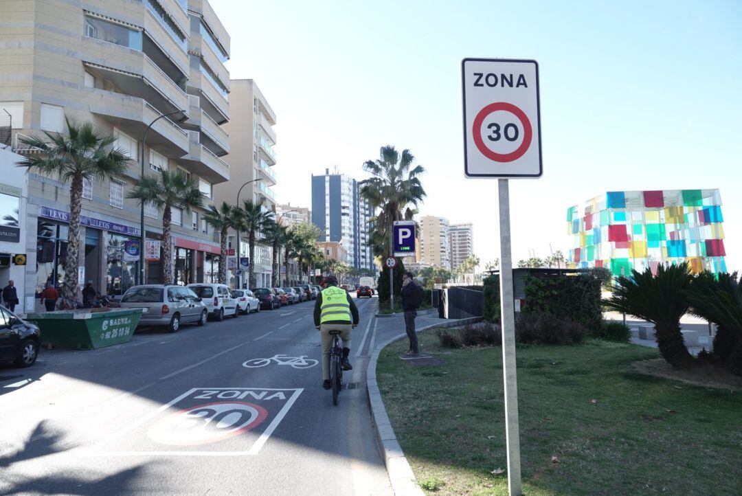 El Ayuntamiento refuerza las Zonas 30 de Málaga ciudad como vías ciclable