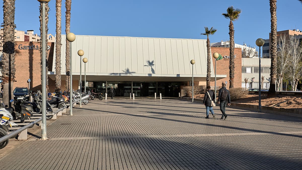 Renfe inicia las obras de modernización y accesibilidad de los aseos de la estación de Gandia