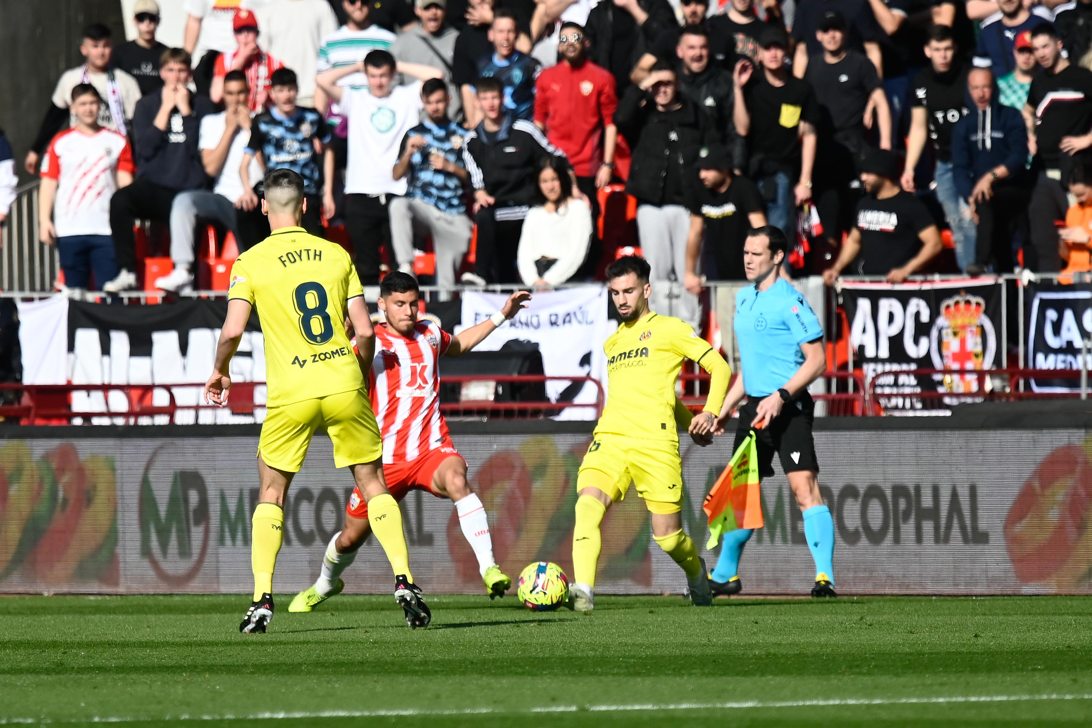 El roquetero en el partido ante el Almería en el Estadio de los Juegos Mediterráneos.