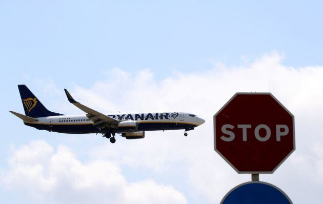 Un avión de Ryanair aterriza en el Aeropuerto de Barcelona-El Prat