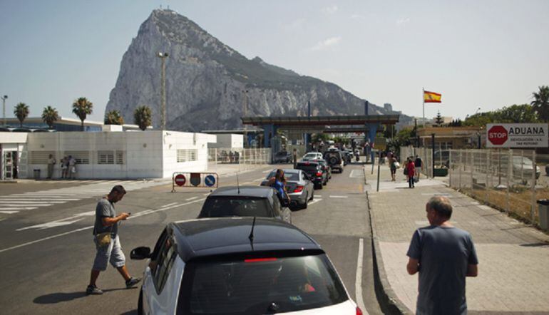 La Verja entre España y Gibraltar, vista desde La Línea de la Concepción (Cádiz).