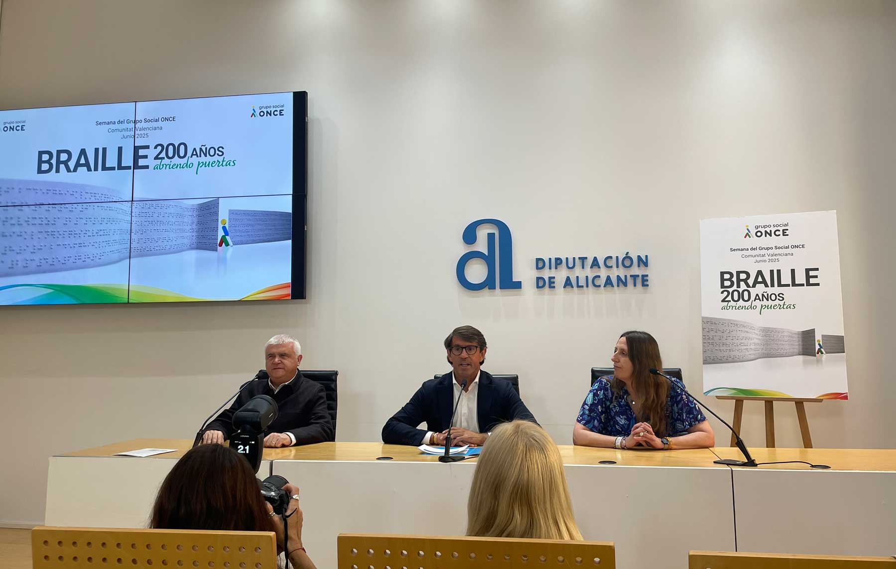 Enrique Llin, Juan de Dios Navarro y Estela Medina, durante la presentación de las actividades