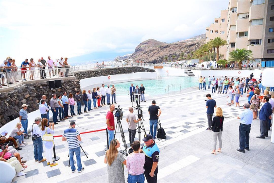 Acto de presentación del entorno de la piscina de Tabaiba (El Rosario) reinaugurada este martes