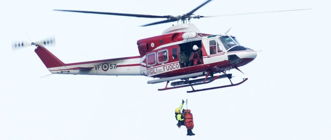 El tercer rescatado en el &#039;Costa Concordia&#039; es trasladado en helicóptero al hospital