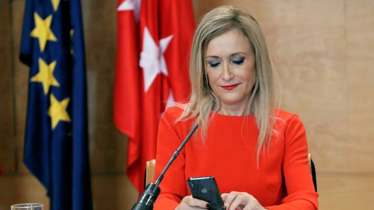 Cifuentes se matricula en el Máster de Exorcismo del Vaticano