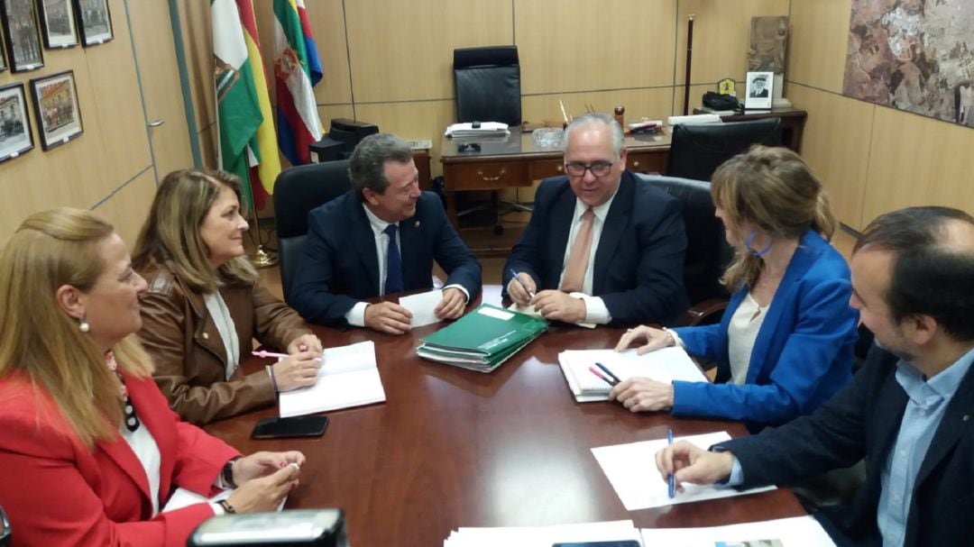 Primera reunión entre el delegado de Fomento y el alcalde de Linares.