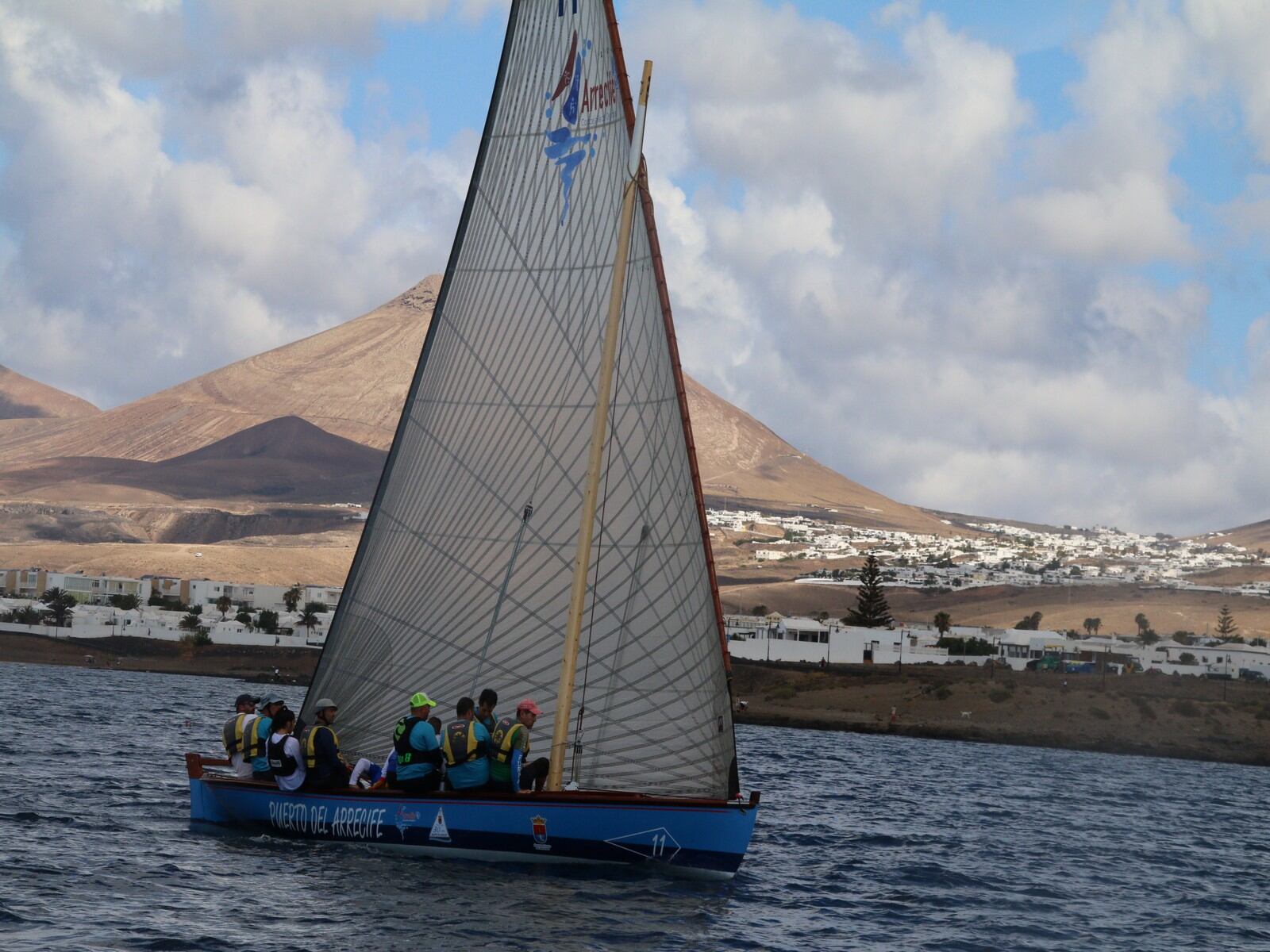 El barquillo Puerto del Arrecife en plena competición.