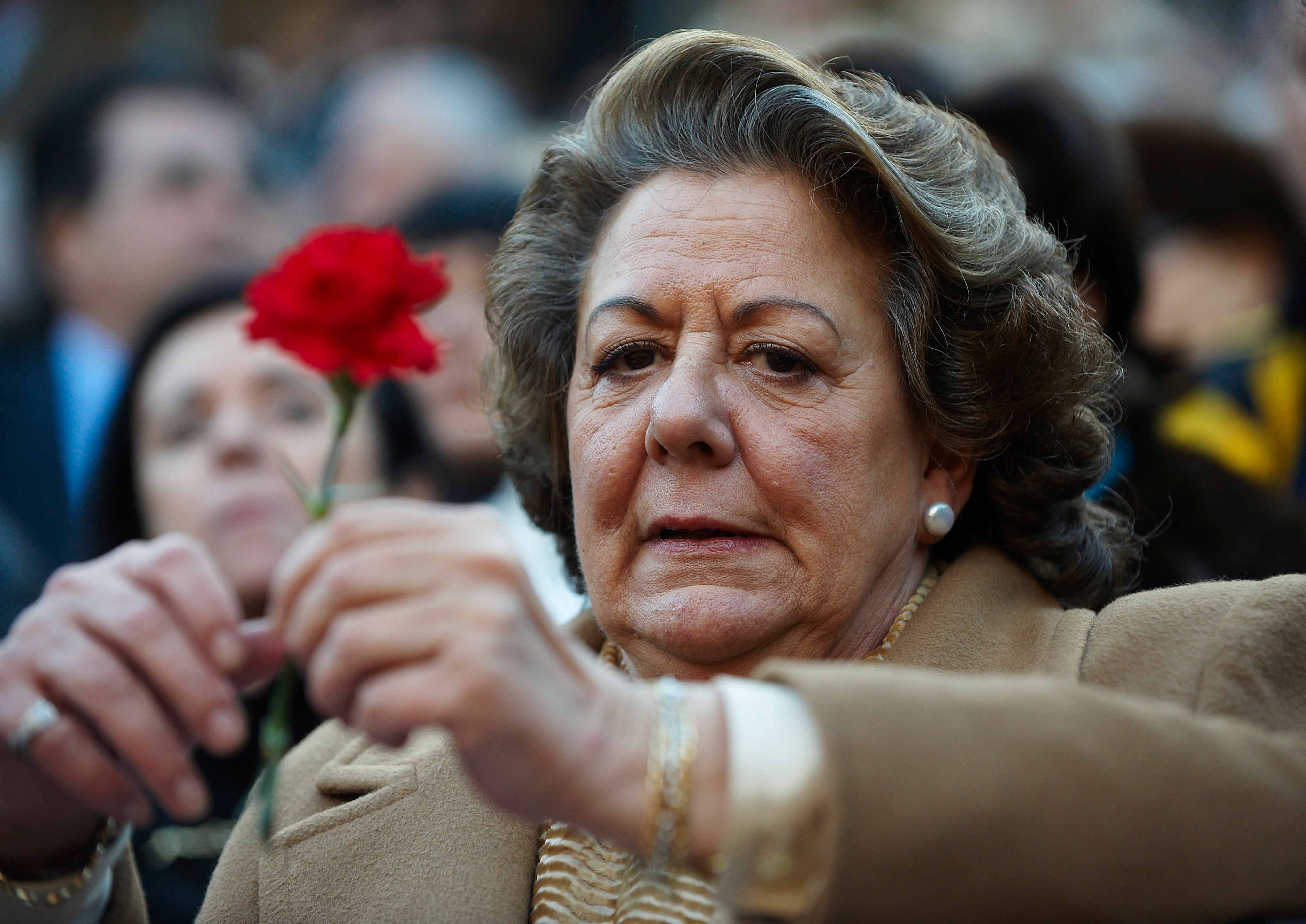 VALENCIA, ESPAÑA - 16 DE MARZO: La alcaldesa de Valencia, Rita Barberá, asiste a una corrida de toros en la plaza de toros de Valencia el 16 de marzo de 2010 en Valencia, España