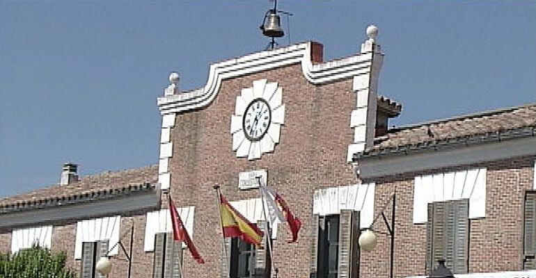 Fachada del ayuntamiento de Paracuellos de Jarama