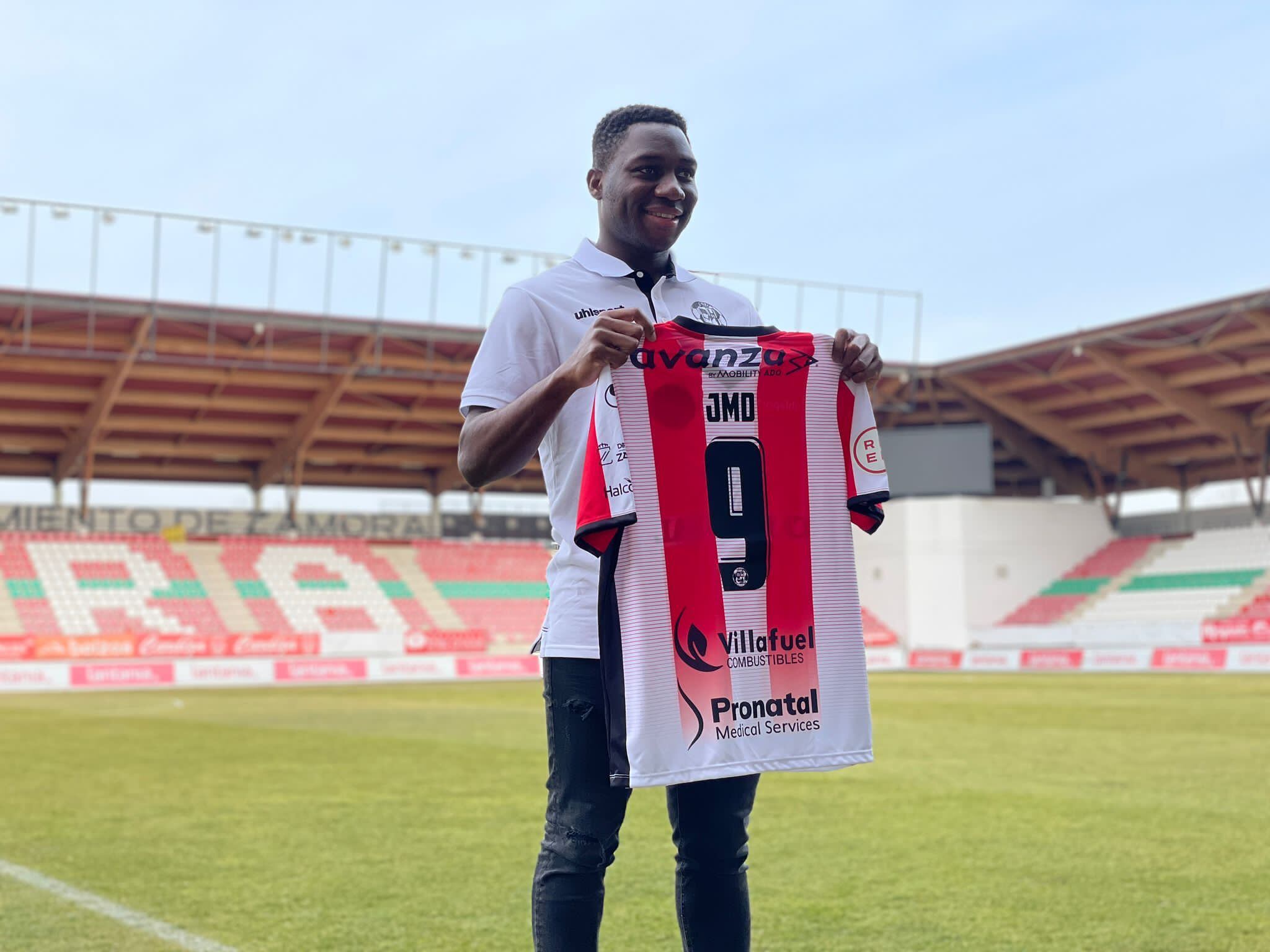 Jean Marie Dongou en su presentación