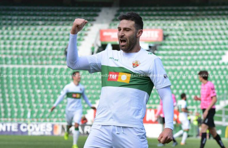 Benja celebra uno de sus goles esta temporada con el Elche C.F.