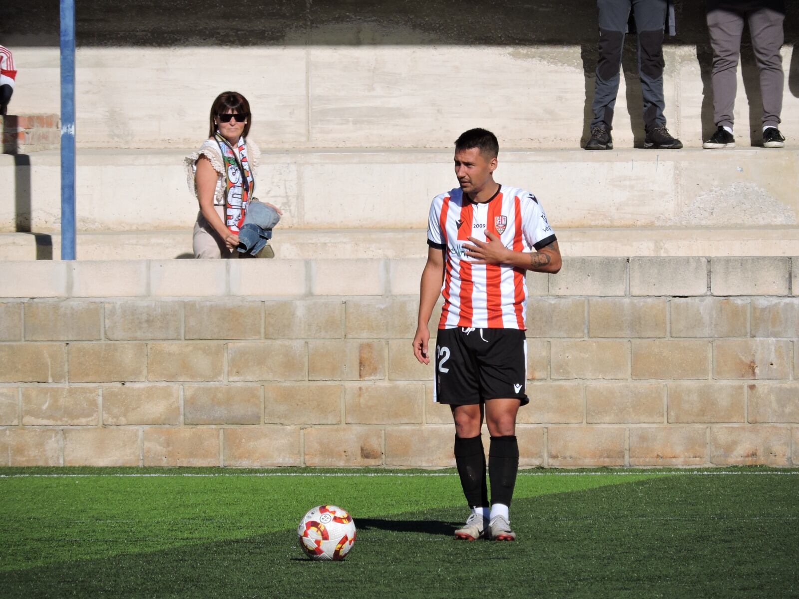 Víctor Aliaga debutó como titular en Merkatondoa / UD Logroñés