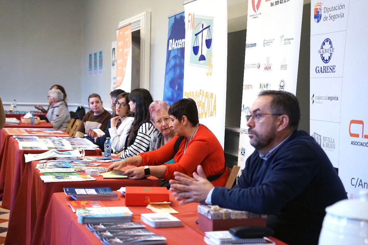 La Feria de Acción Solidaria ‘Enlázate’ muestra el trabajo de 14 asociaciones de carácter social