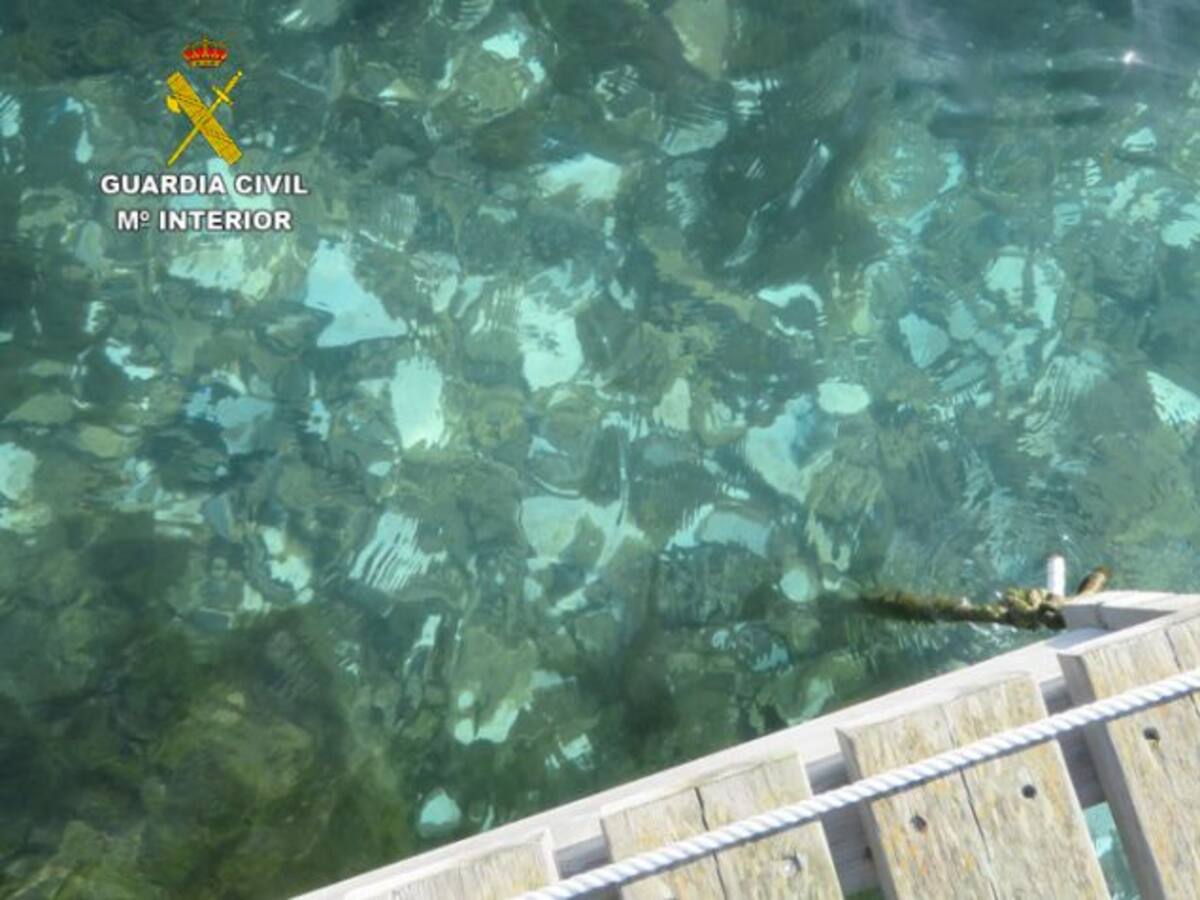 La Guardia Civil descubre a los autores de los vertidos en Cala Molí