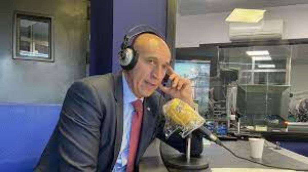 José Antonio Díez en los estudios de Radio León 