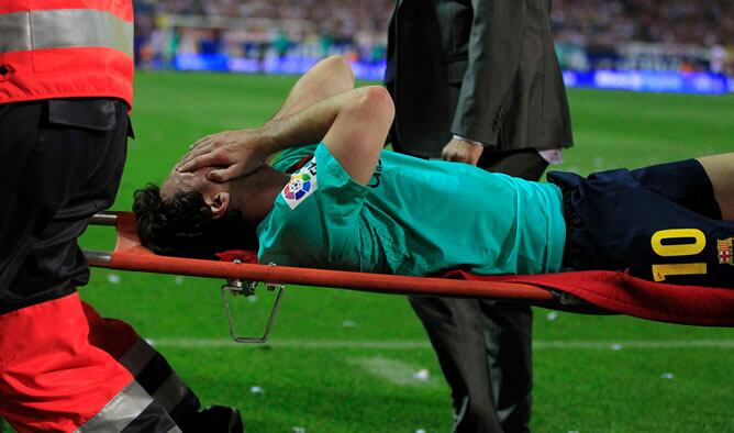 El argentino tuvo que retirarse del Vicente Calderón en el Atlético 1 - Barcelona 2 tras la entrada del rojiblanco Tomas Ujfalusi