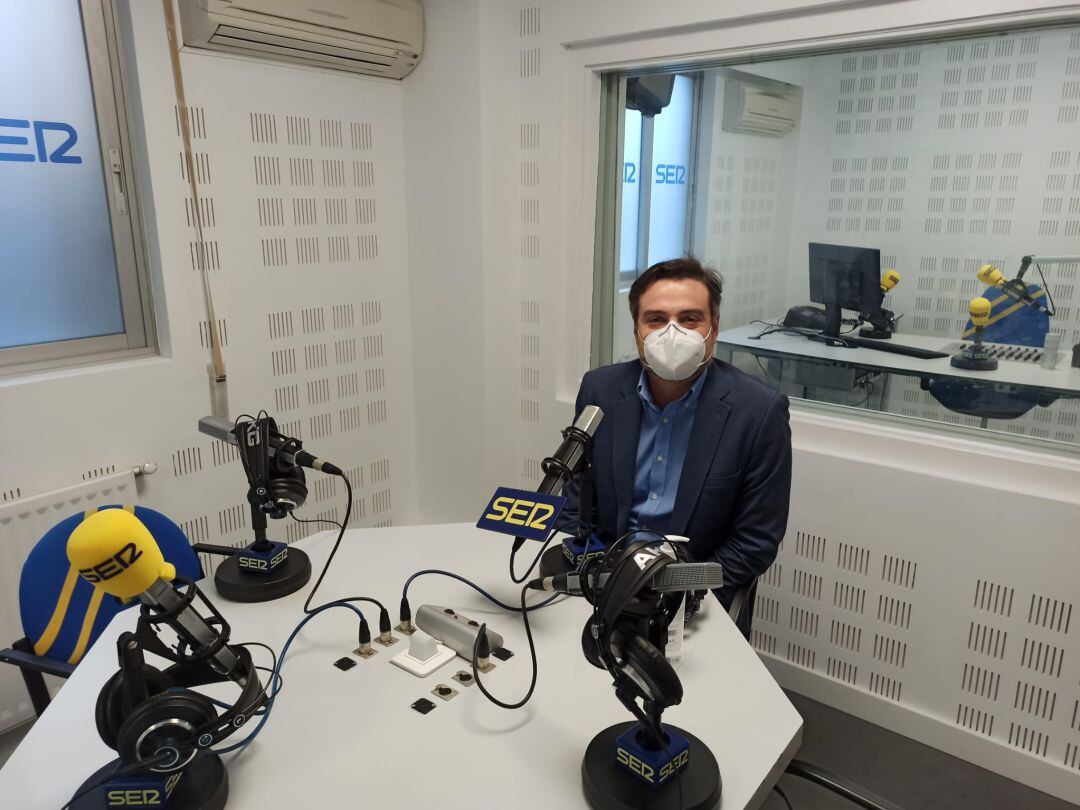Jorge de la Peña en los estudios de SER Henares.