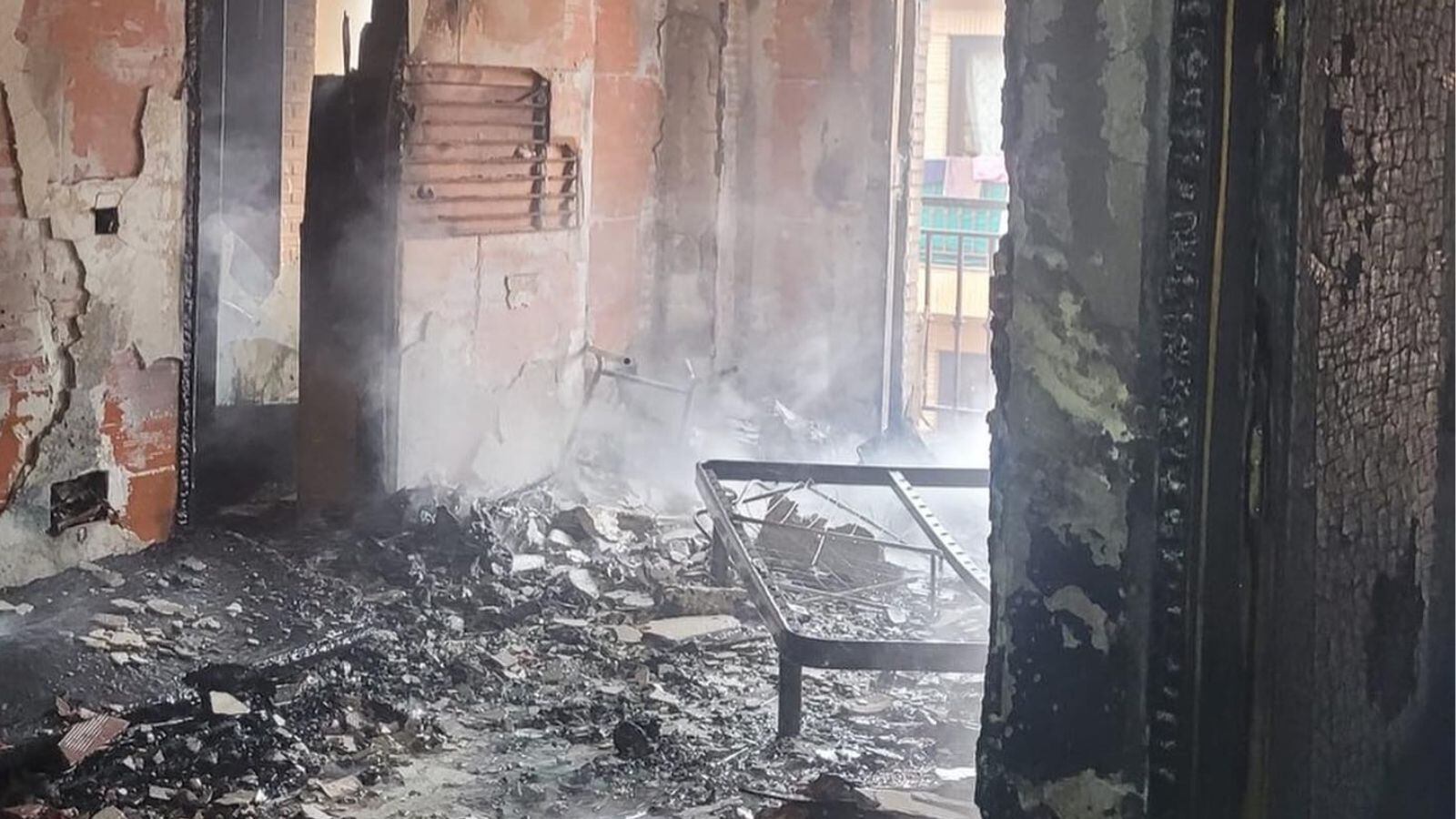 Estado en el que ha quedado una de las viviendas, tras el incendio en Cedillo del Condado (Toledo)