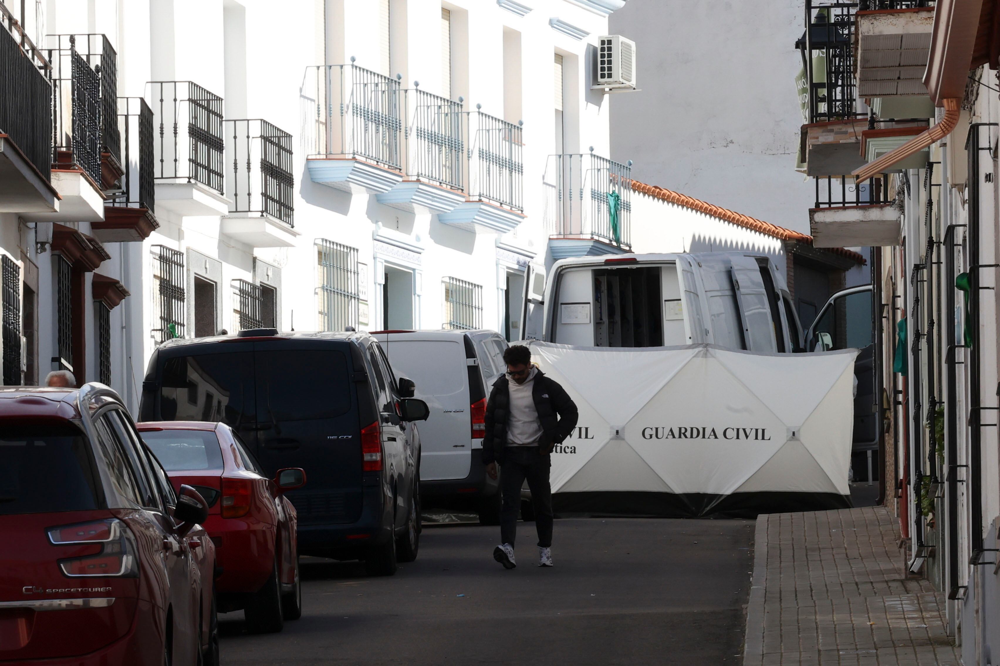 HORNACHOS (BADAJOZ), 12/03/2026.- La Guardia Civil ha confirmado que los restos óseos hallados este miércoles en una vivienda de Hornachos (Badajoz) corresponden a Francisca Cadenas, la mujer vecina de la localidad desaparecida en 2017. Los análisis biológicos han confirmado la principal hipótesis que manejaban los investigadores tras el hallazgo de los restos óseos en la vivienda de los dos hermanos que han sido detenidos por la desaparición de la mujer.- EFE/ Jero Morales