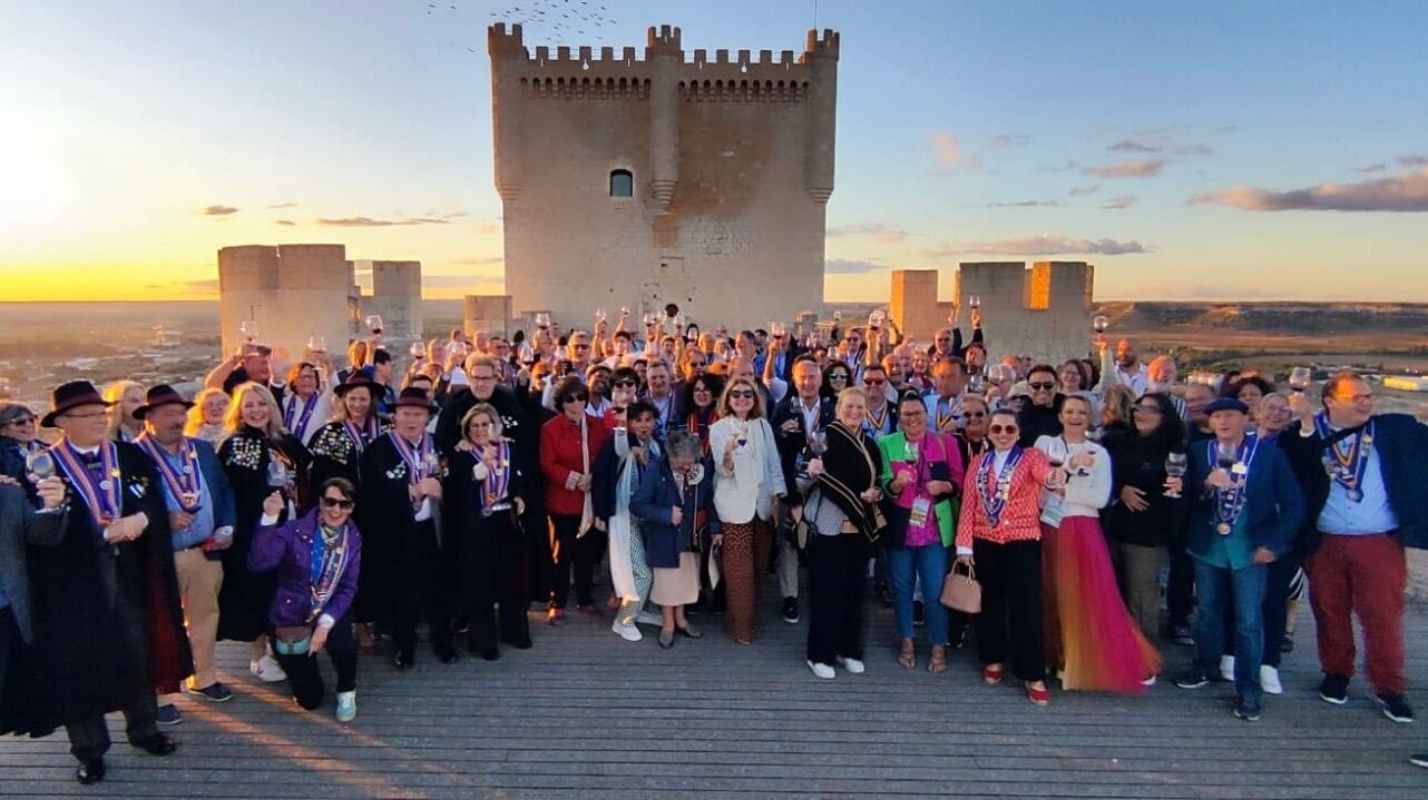 Foto de familia en el castillo de Peñafiel