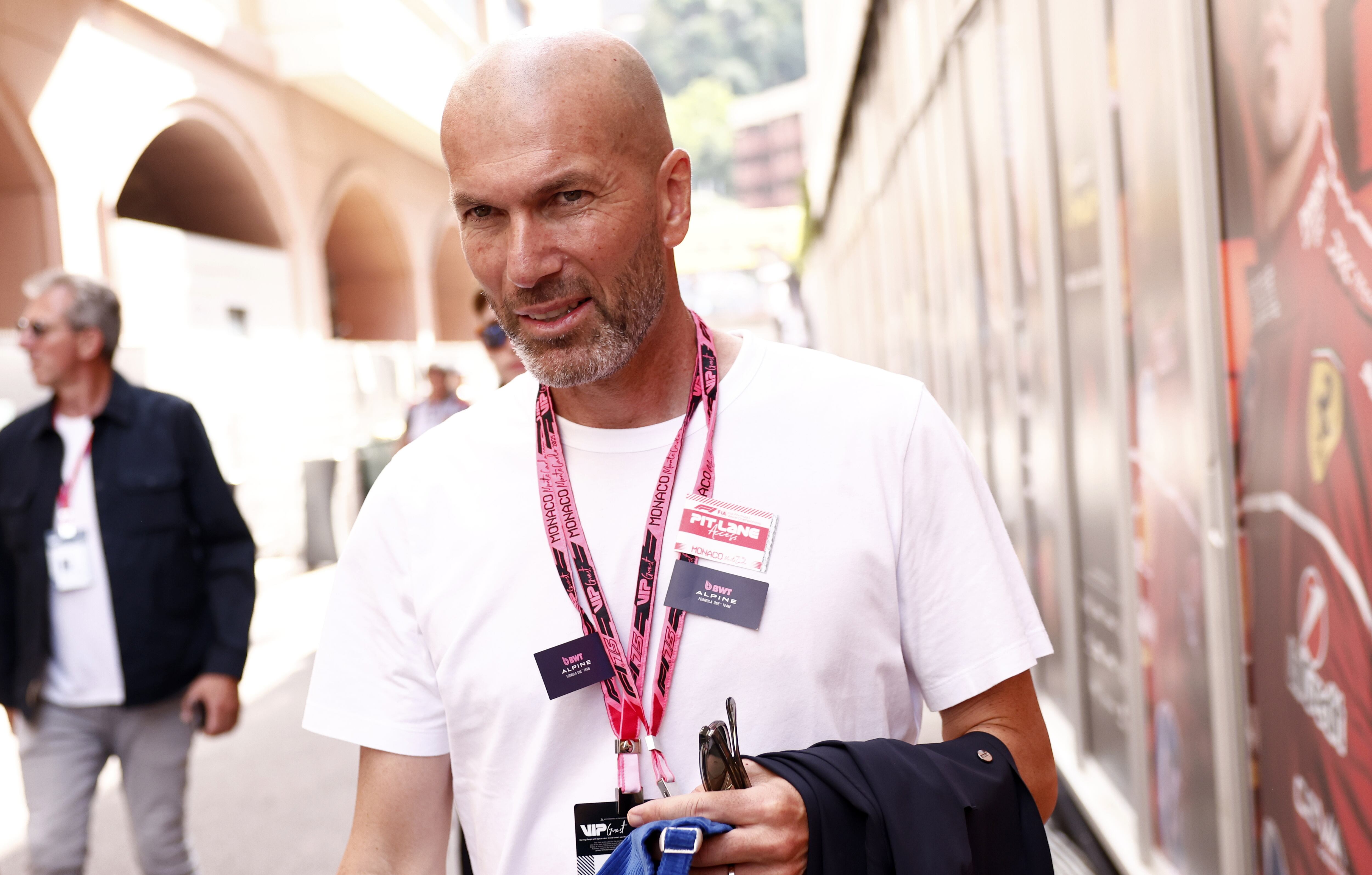 Zinedine Zidane, en su visita al paddock del GP de Mónaco de F1