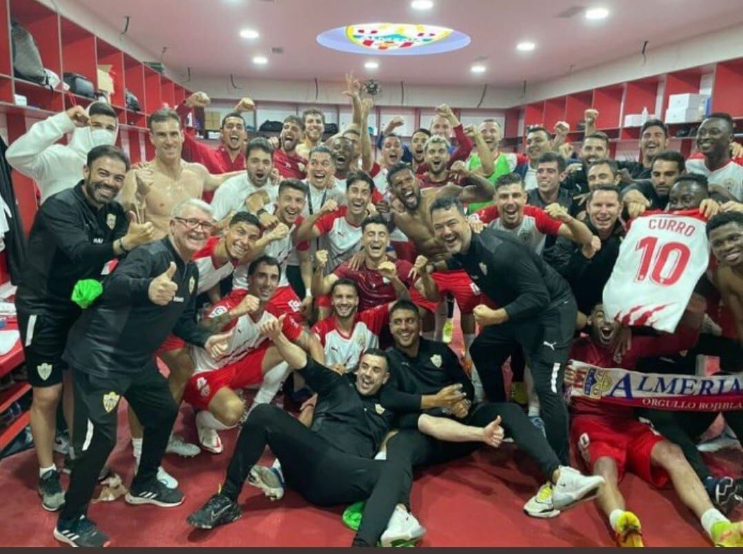 La foto de la celebración en el vestuario tras ganar el sábado.