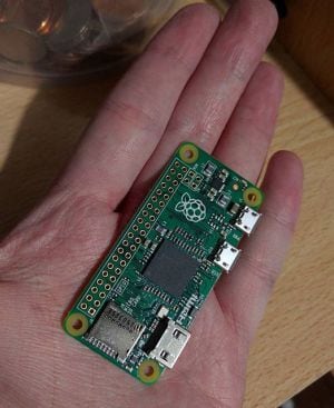 La Raspberry Pi Zero cabe en la palma de una mano.