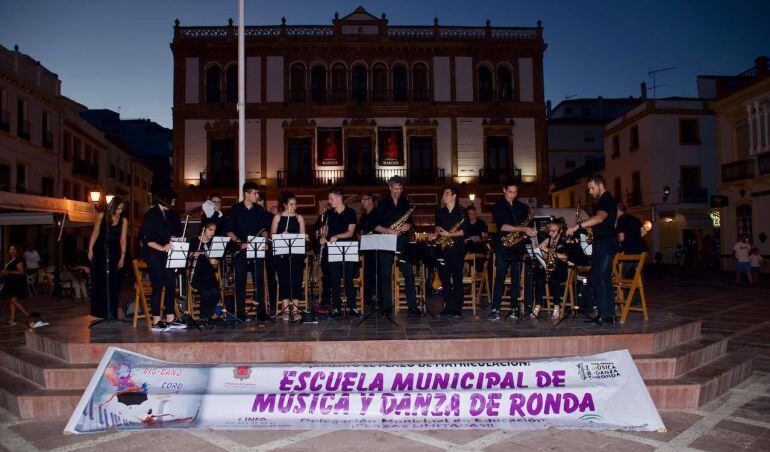 Actuación de la Escuela Municipal de Música en la Plaza del Socorro.