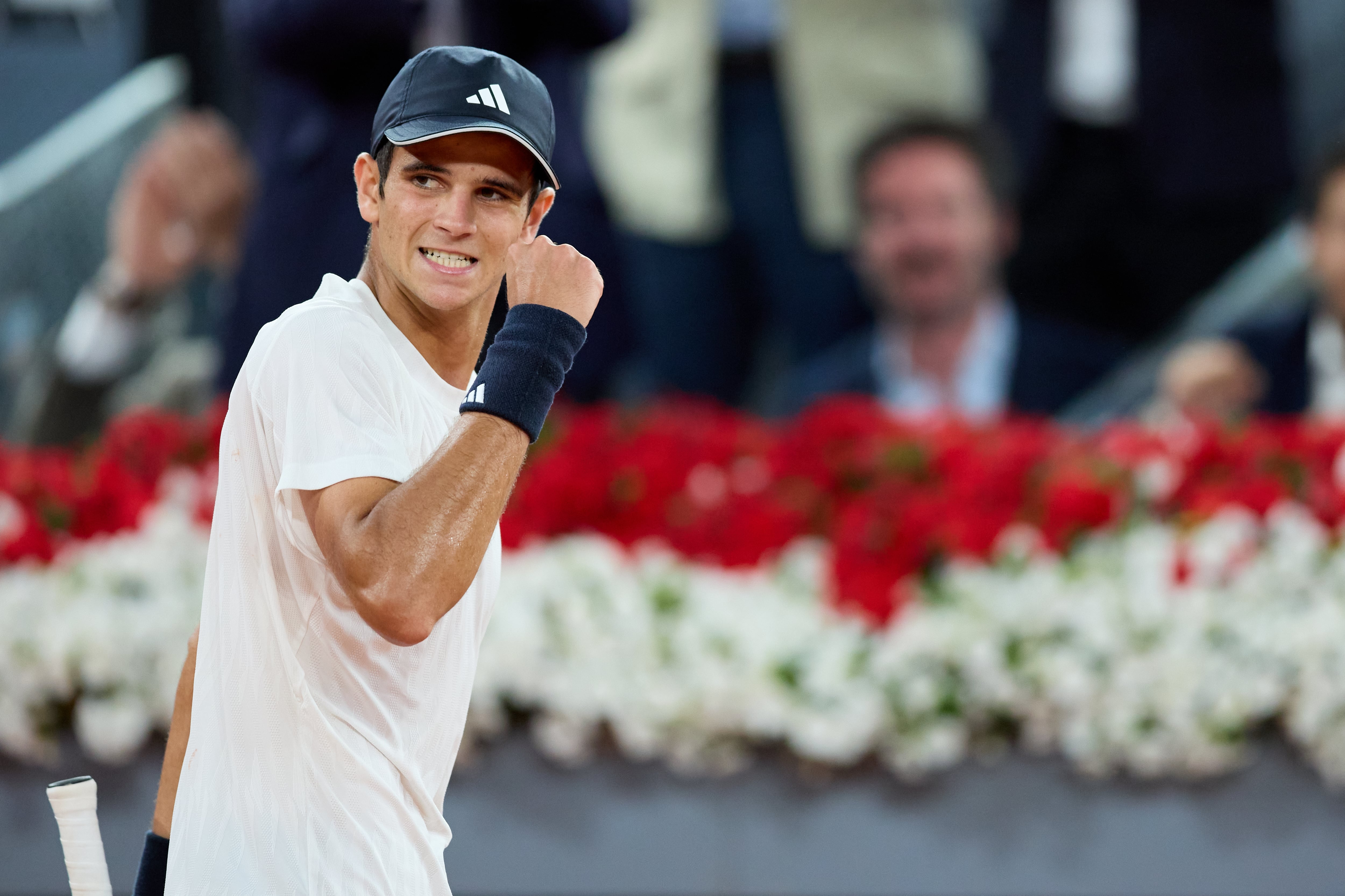 Rafa Jódar celebra un punto ante Jannik Sinner en el Mutua Madrid Open