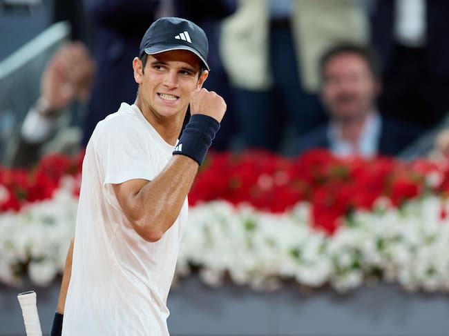 Rafa Jódar celebra un punto ante Jannik Sinner en el Mutua Madrid Open