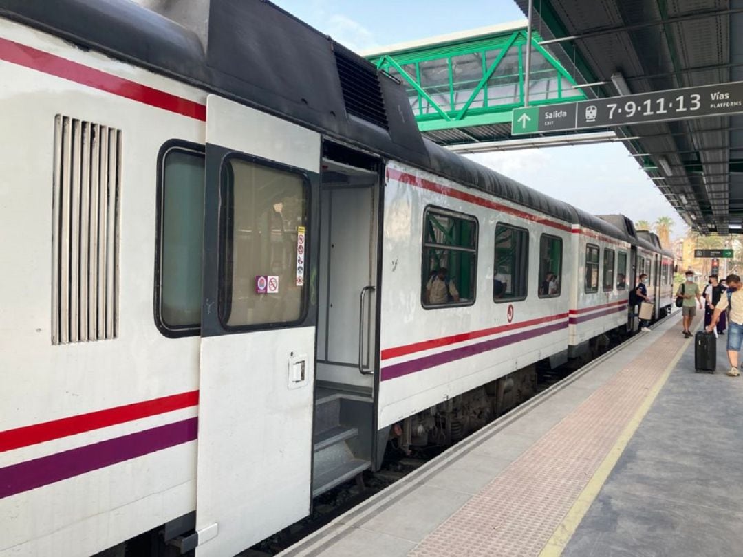 Cercanías en estación de Murcia del Carmen