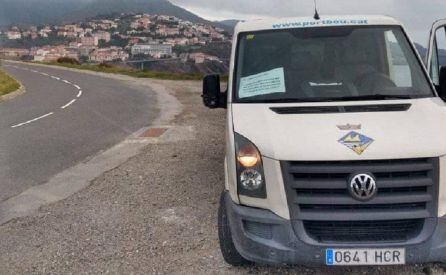 La furgoneta amb la que s'ha portat els turistes fins a Cervera de la Marenda.