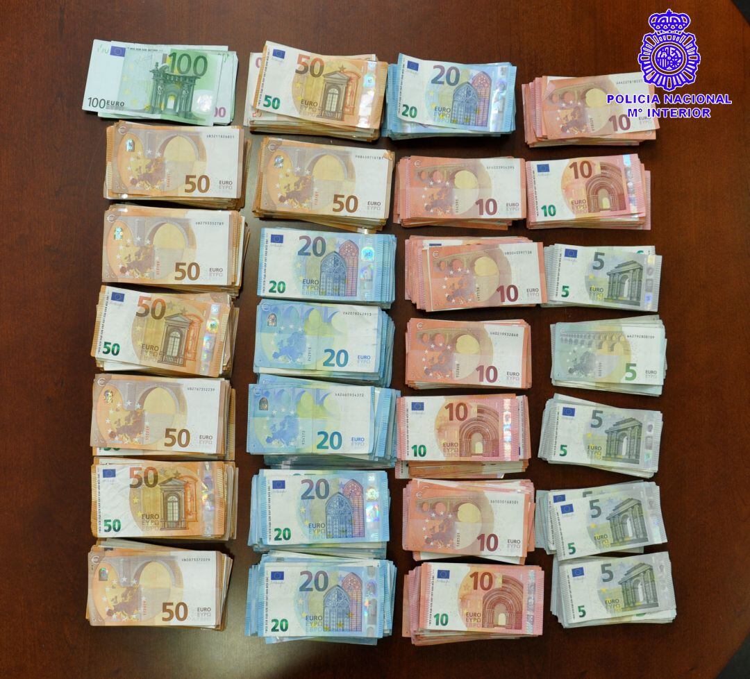 Dinero incautado durante la operación