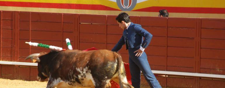 Corrida de toros en la plaza de Cenicientos. Foto de archivo