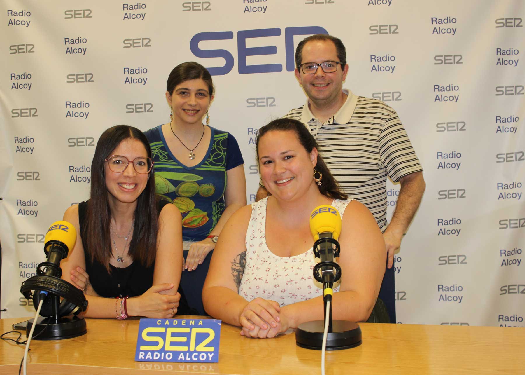 Natàlia Gisbert, Andrea Cortés, Miriam Catalá i Juan Catalá, en l'estudi central de Radio Alcoy