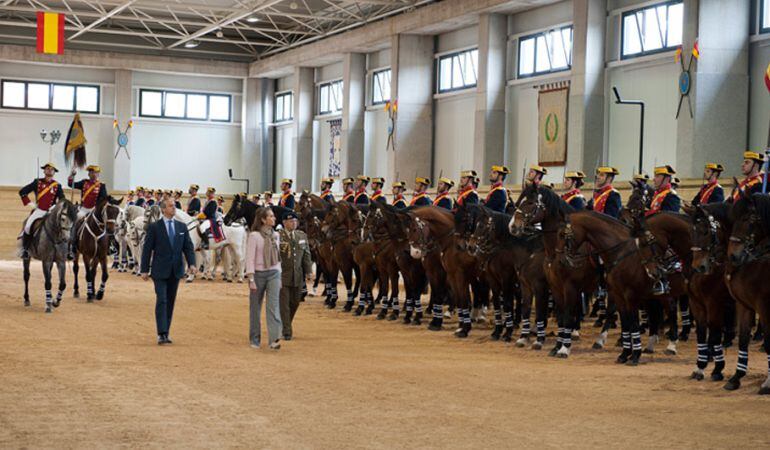 La infanta Cristina visita el Escuadrón de Caballería en Valdemoro