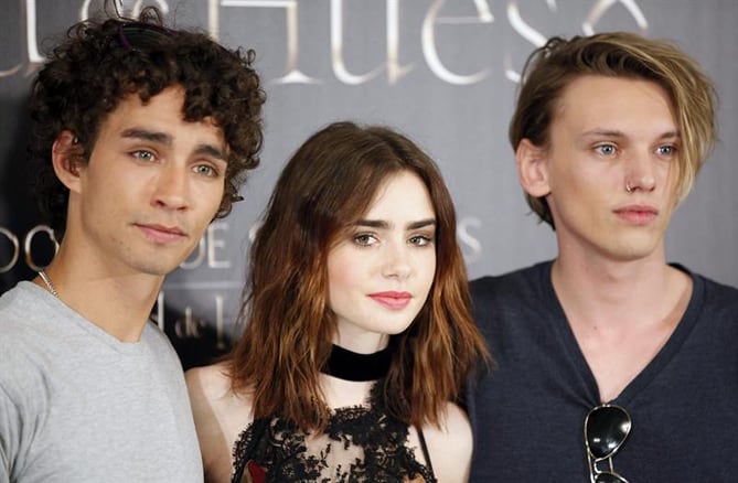 Los actores Robert Sheehan, Lily Collins y Jamie Campbell en la presentación en Madrid