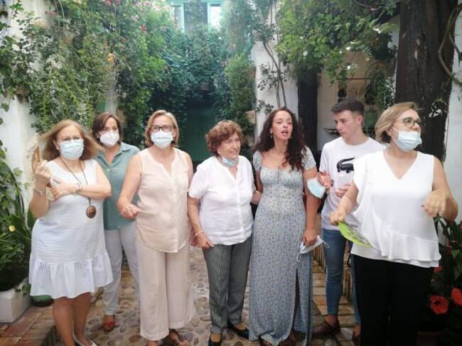 Las propietarias de San Basilio 40 con otras "patieras", como ellas se califican.