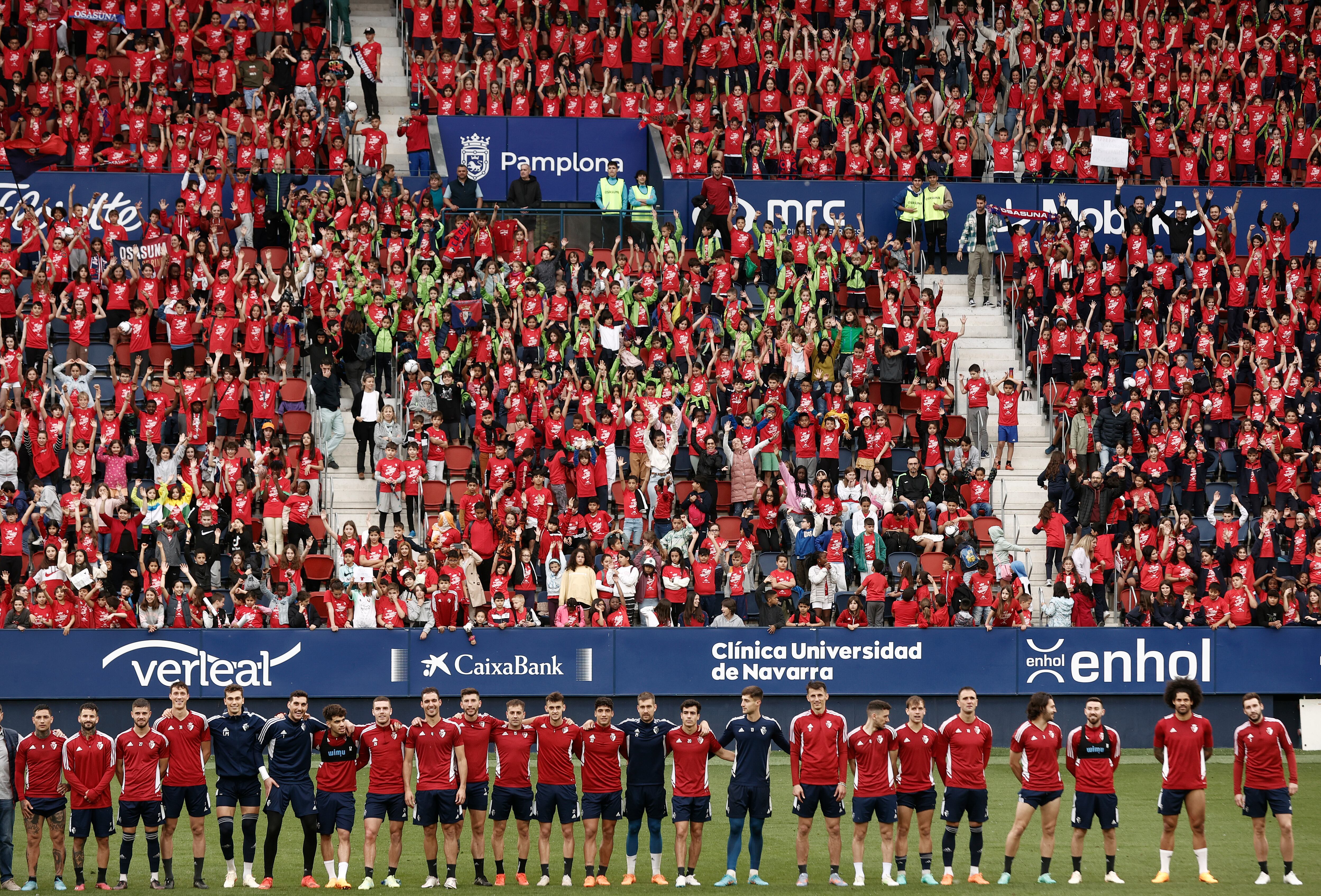 Osasuna acompañado hace unos días en un entrenamiento en el Sadar por 4.000 escolares