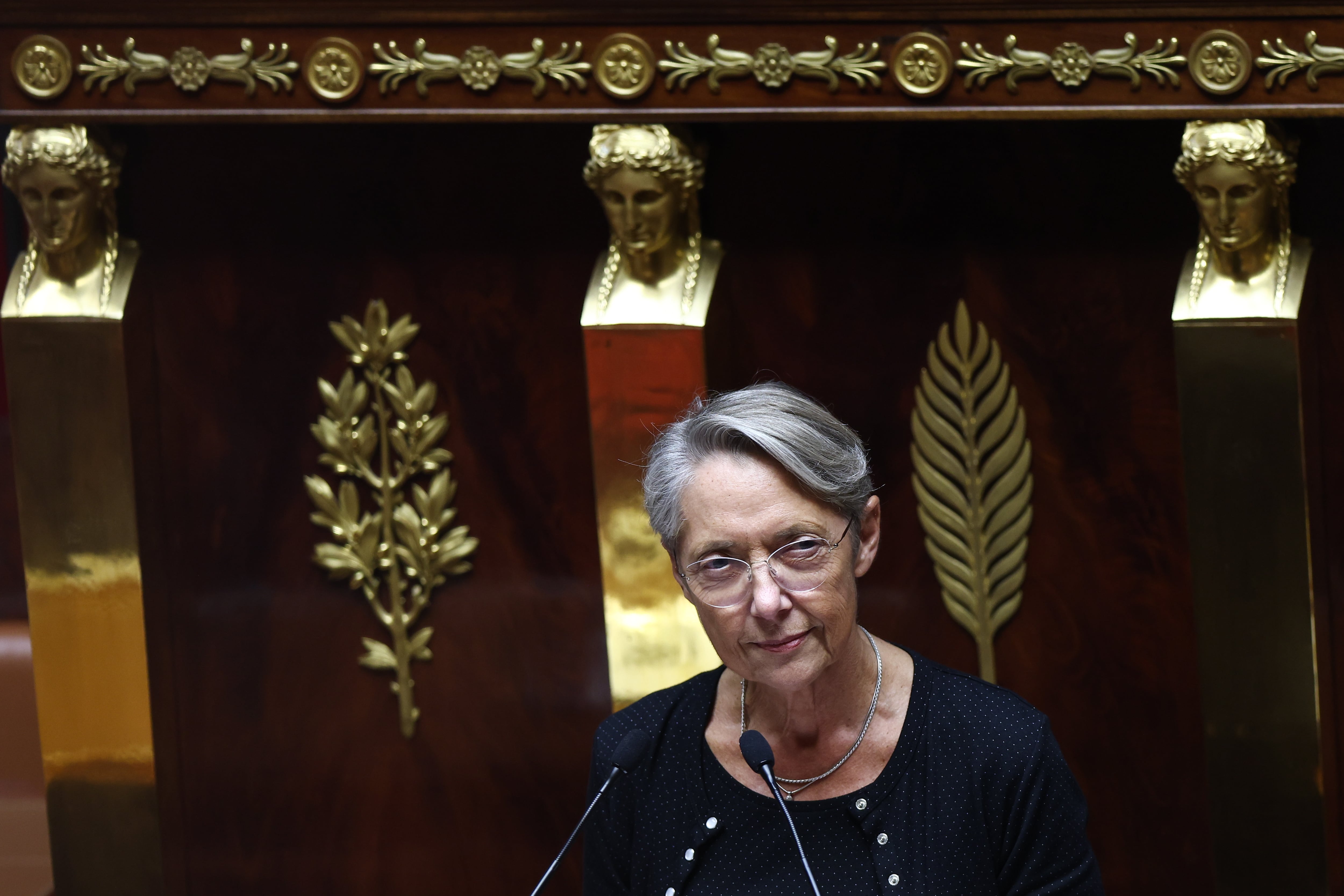 La primera ministra francesa, Elisabeth Borne, tras la aprobación forzosa de los presupuestos.