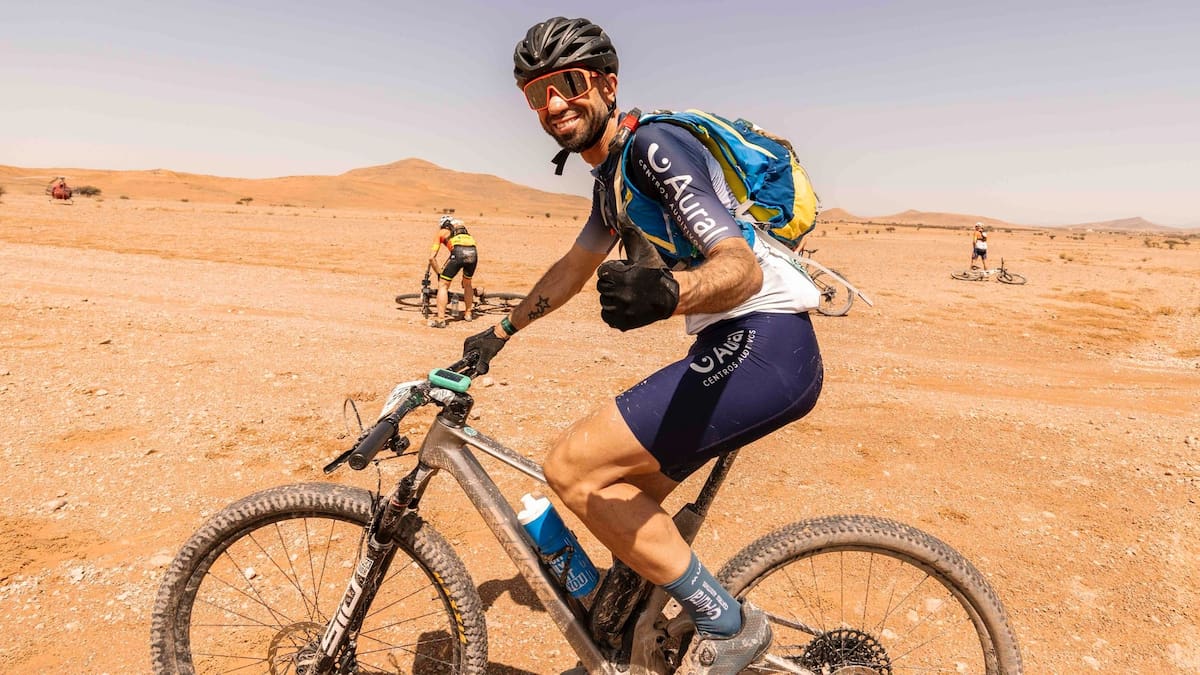 Juan Manuel González Valiente, atleta sordolímpico de Petrer, en la 2ª etapa de laXX ŠKODA Titan Desert Morocco 2025