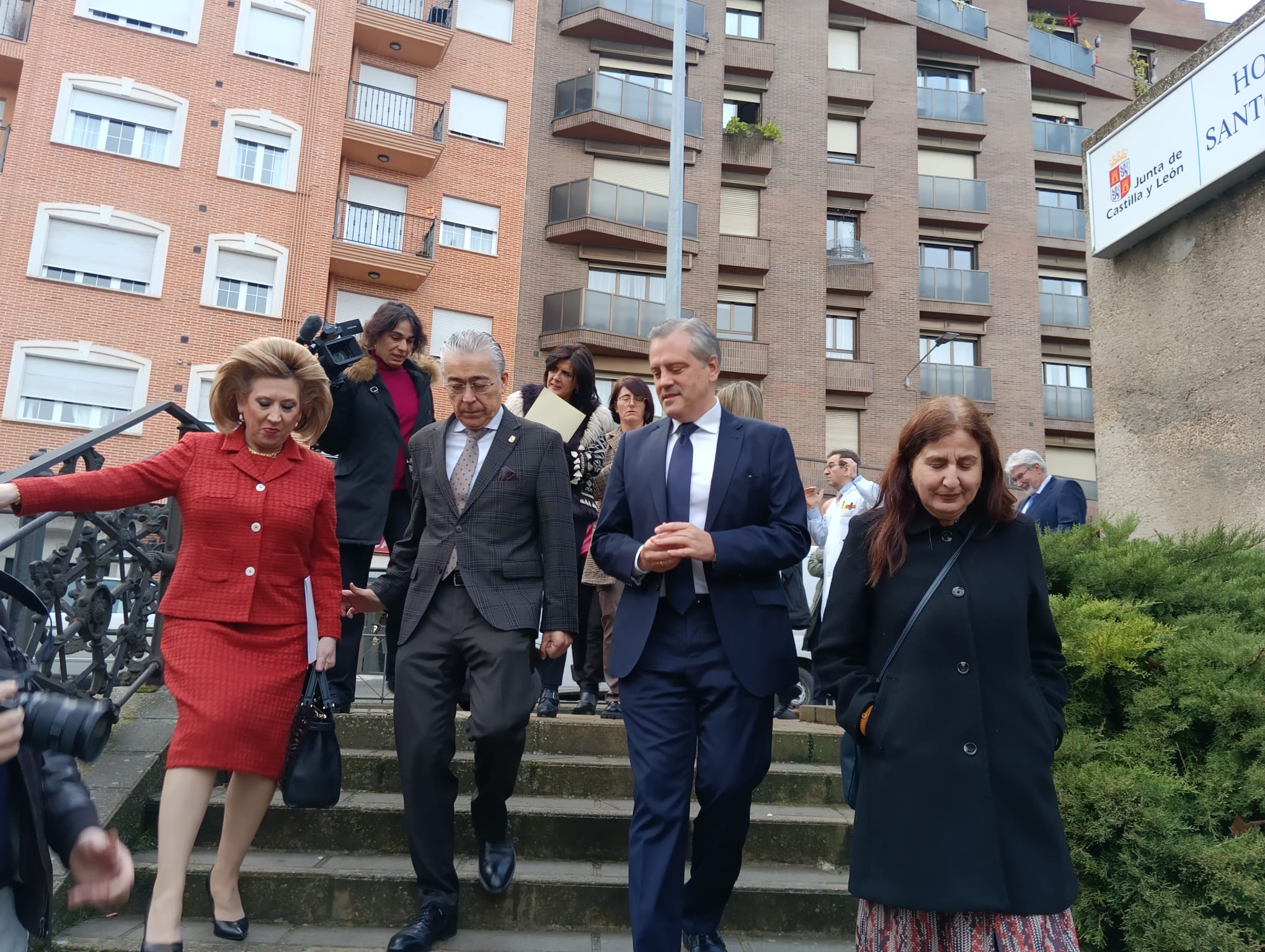 De izquierda a derecha, Violeta Martínez, Avelino Rodríguez, Roberto Sáiz, delegado territorial de la Junta y Marte Puente, gerente de área sanitaria de Burgos