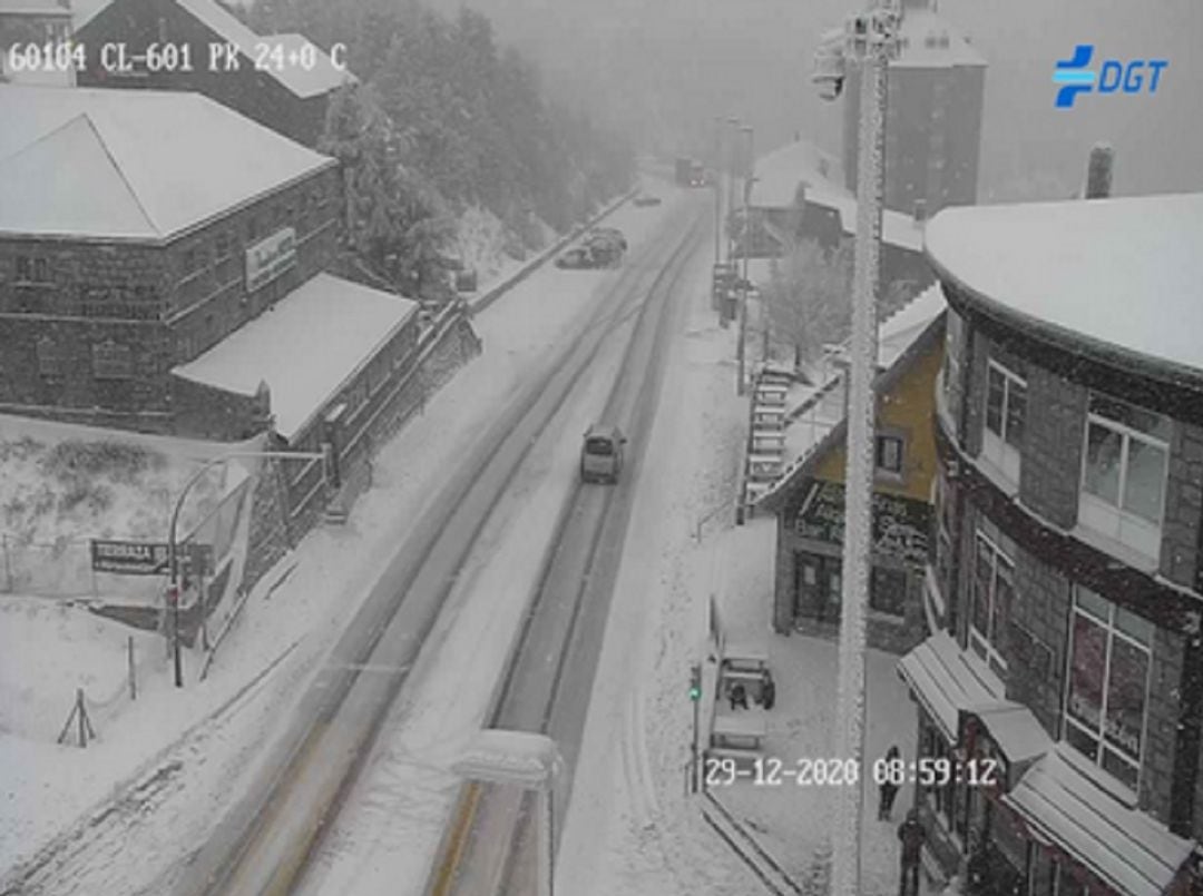 La nieve complica la circulación en algunas carreteras